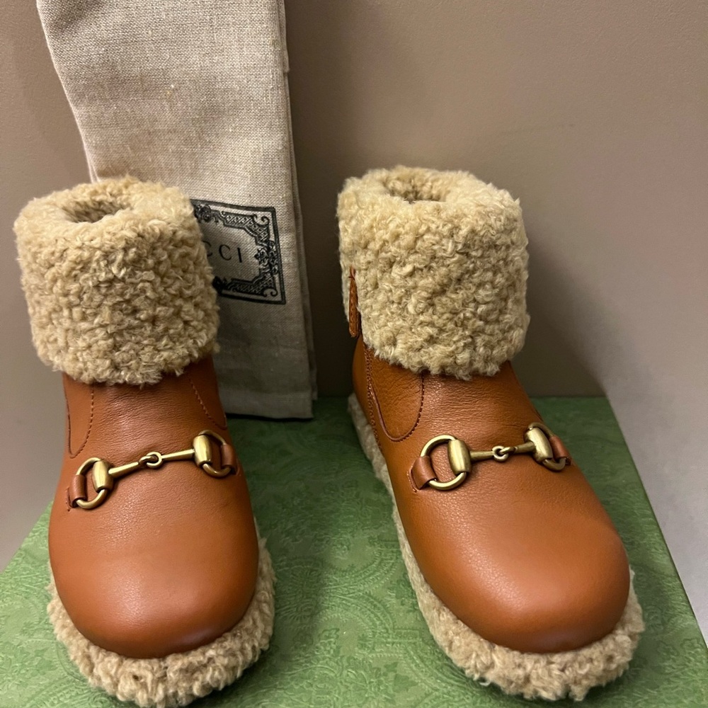 Gucci kids baby booties size 25
